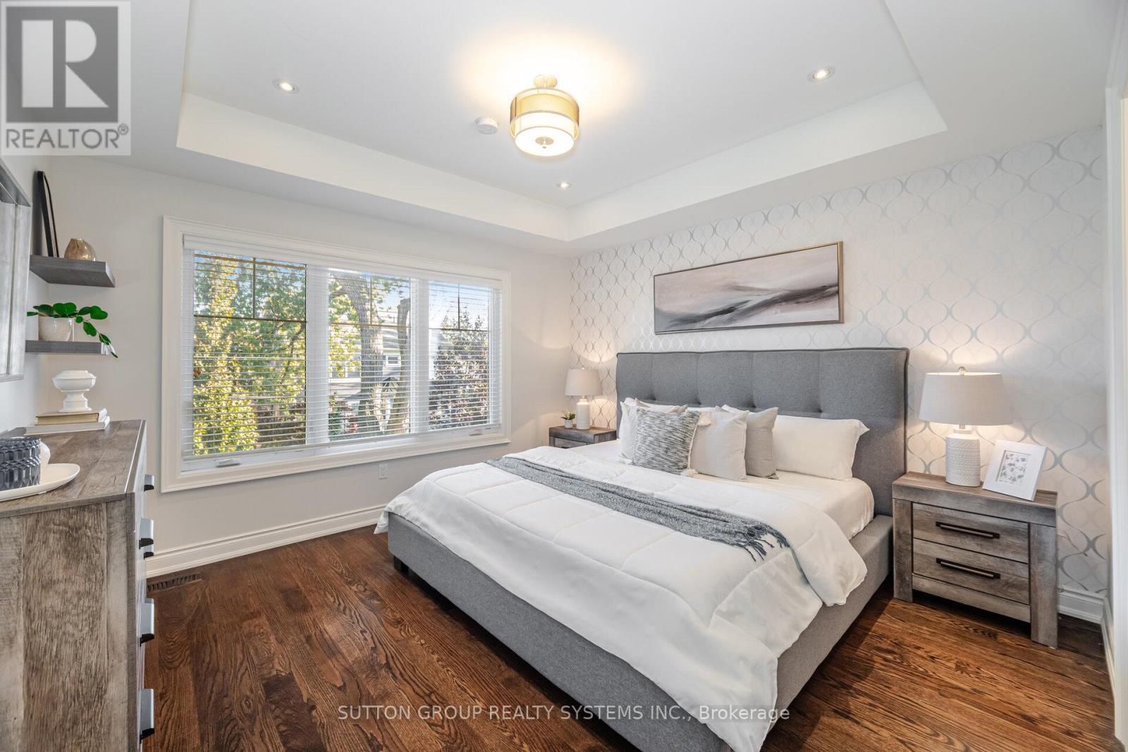9 Iroquois Avenue, Mississauga (Port Credit), Ontario  L5G 1M7 - Photo 20 - W12465183