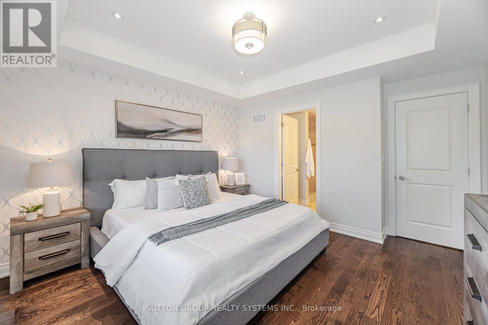 9 Iroquois Avenue, Mississauga (Port Credit), Ontario  L5G 1M7 - Photo 21 - W12465183
