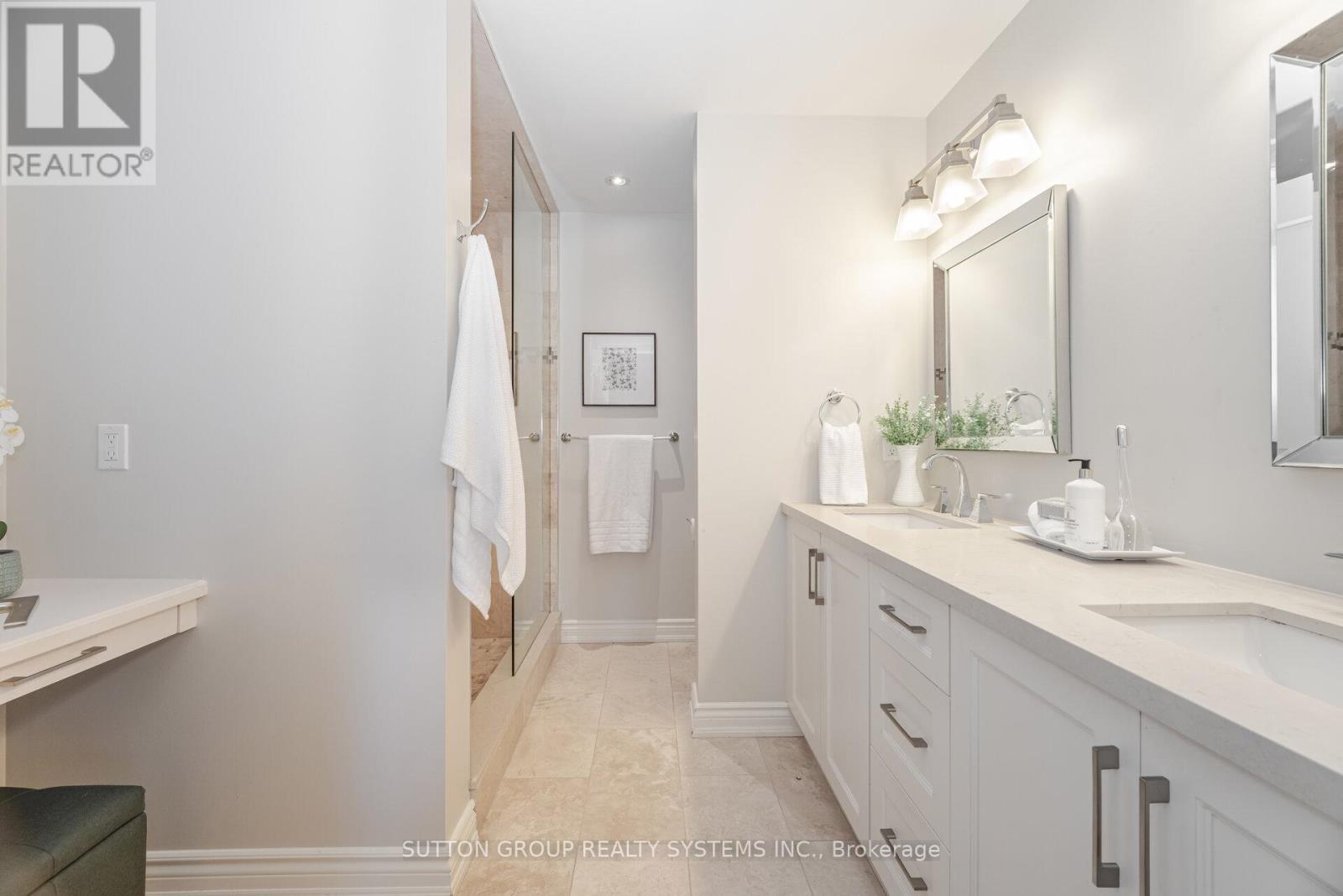 9 Iroquois Avenue, Mississauga (Port Credit), Ontario  L5G 1M7 - Photo 23 - W12465183