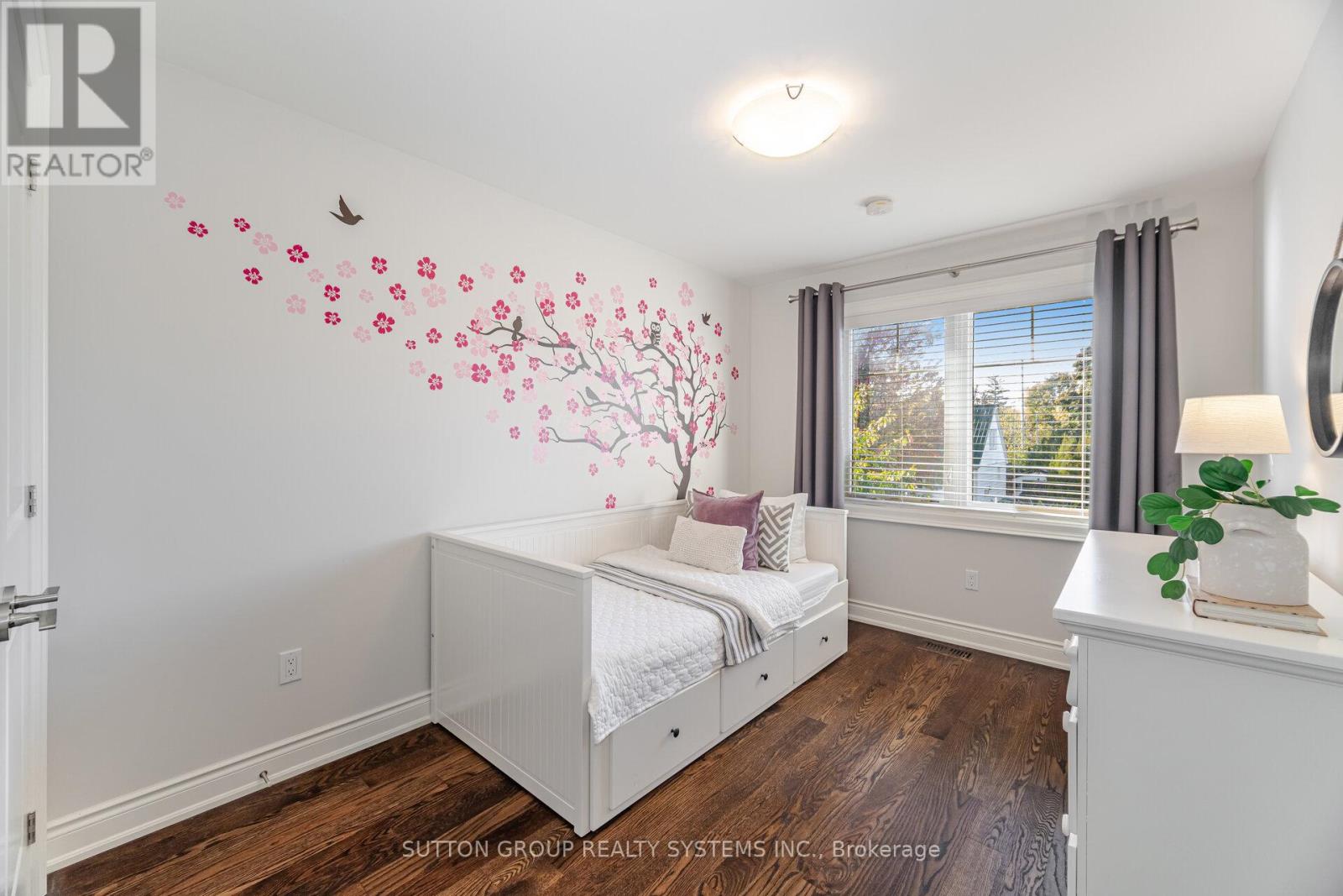 9 Iroquois Avenue, Mississauga (Port Credit), Ontario  L5G 1M7 - Photo 29 - W12465183