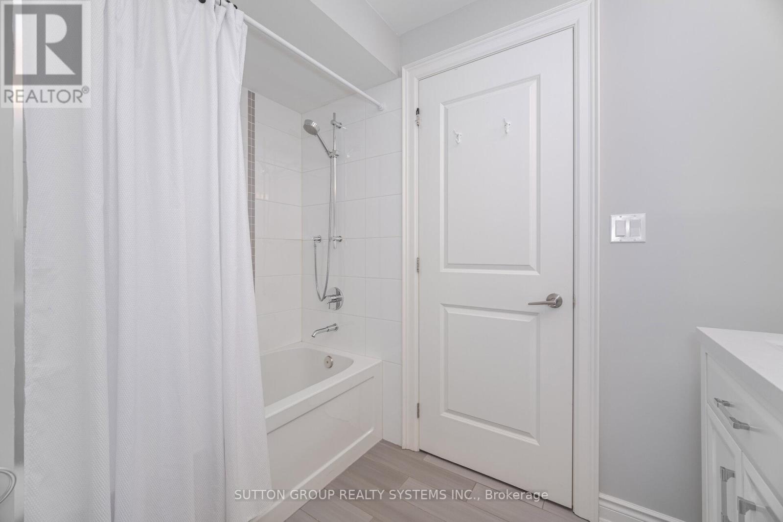 9 Iroquois Avenue, Mississauga (Port Credit), Ontario  L5G 1M7 - Photo 34 - W12465183