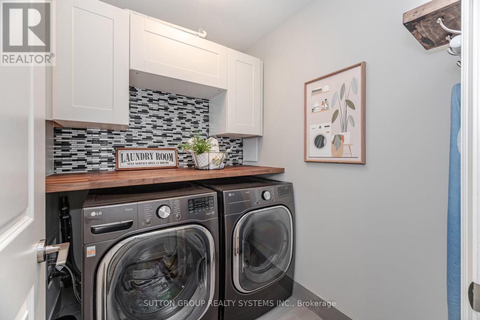 9 Iroquois Avenue, Mississauga (Port Credit), Ontario  L5G 1M7 - Photo 35 - W12465183