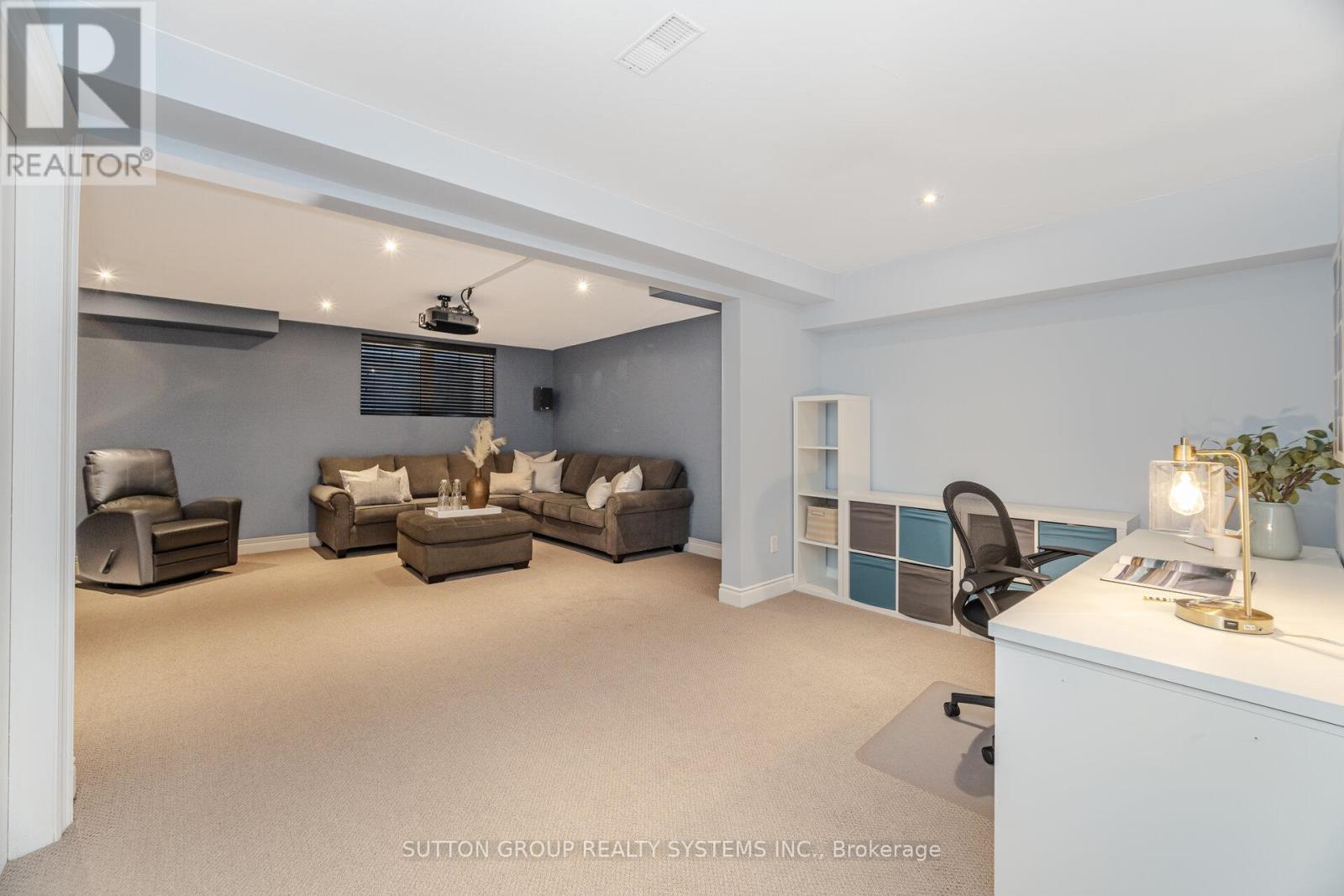 9 Iroquois Avenue, Mississauga (Port Credit), Ontario  L5G 1M7 - Photo 39 - W12465183
