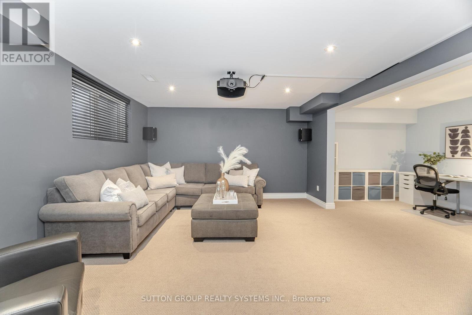 9 Iroquois Avenue, Mississauga (Port Credit), Ontario  L5G 1M7 - Photo 41 - W12465183