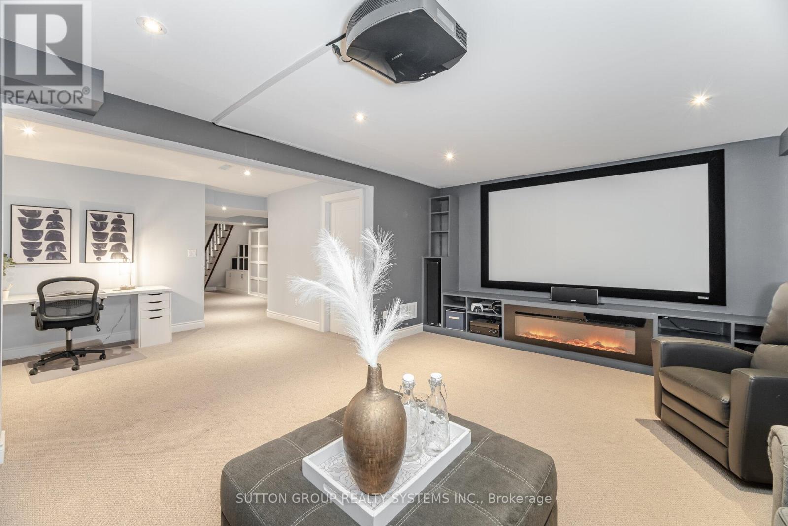 9 Iroquois Avenue, Mississauga (Port Credit), Ontario  L5G 1M7 - Photo 42 - W12465183