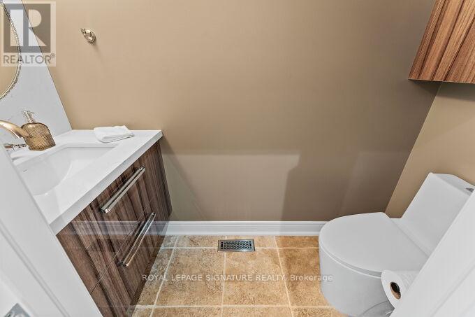 442 Valermo Drive, Toronto (Alderwood), Ontario  M8W 2M2 - Photo 11 - W12465188