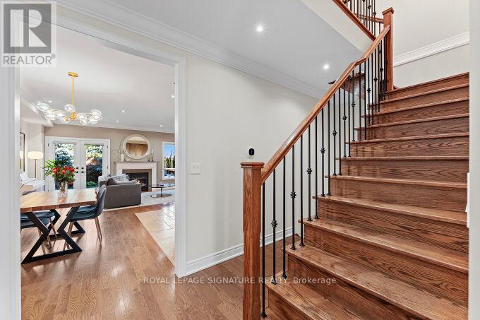 442 Valermo Drive, Toronto (Alderwood), Ontario  M8W 2M2 - Photo 5 - W12465188