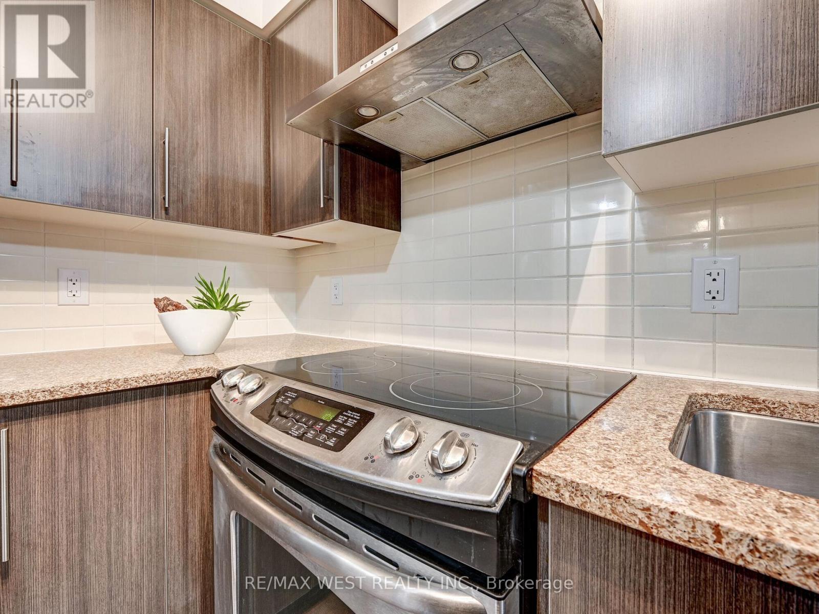 603 - 1 Michael Power Place, Toronto, Ontario  M9A 0A1 - Photo 18 - W12465200