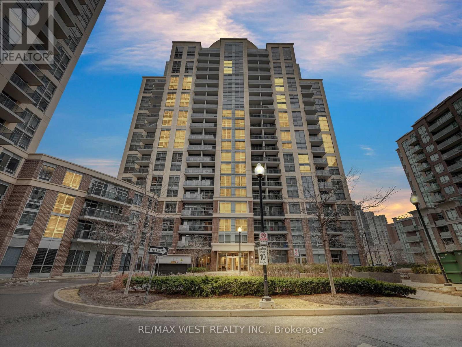 603 - 1 Michael Power Place, Toronto, Ontario  M9A 0A1 - Photo 3 - W12465200