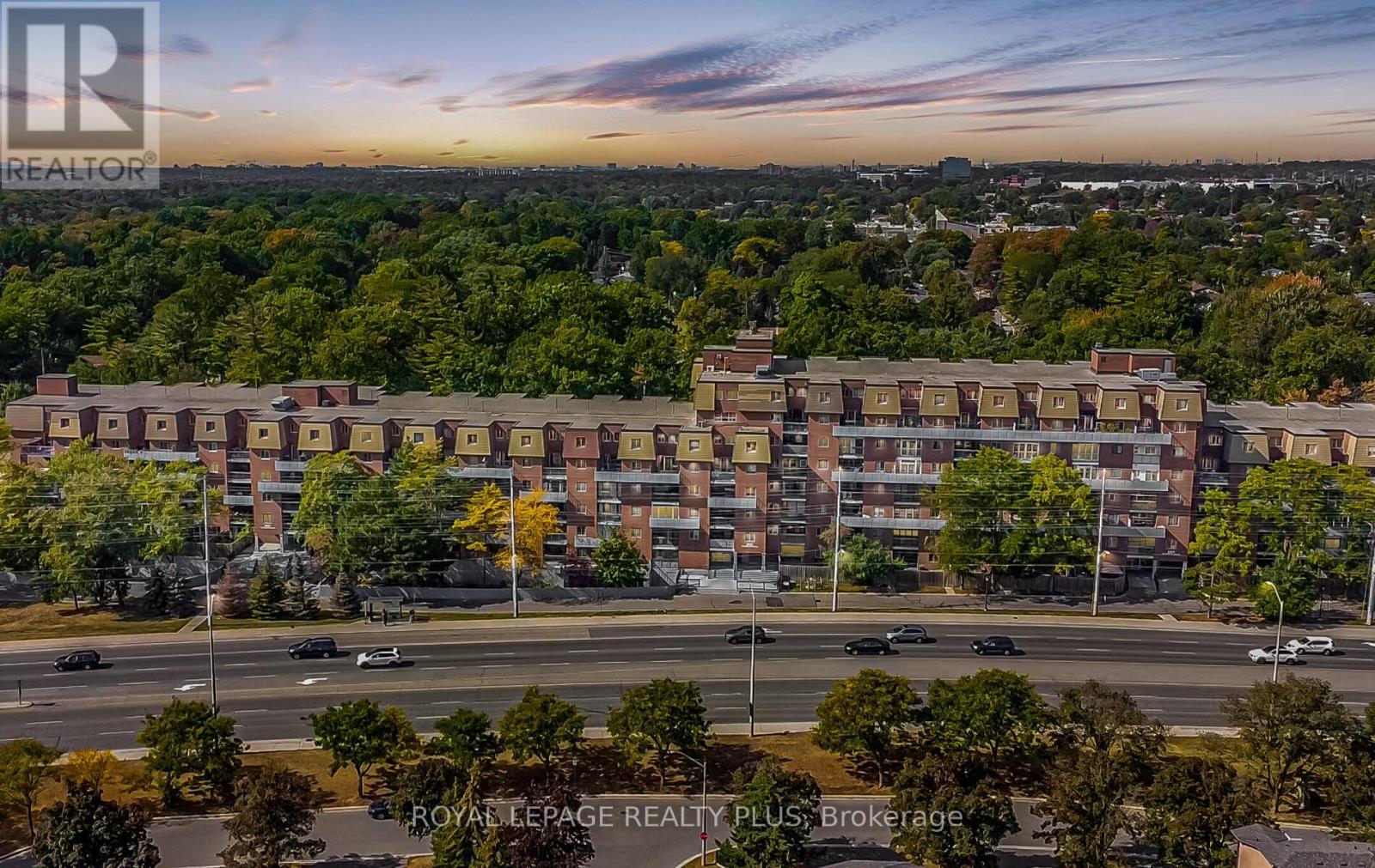 301 - 3025 THE CREDIT WOODLANDS, Mississauga, Ontario