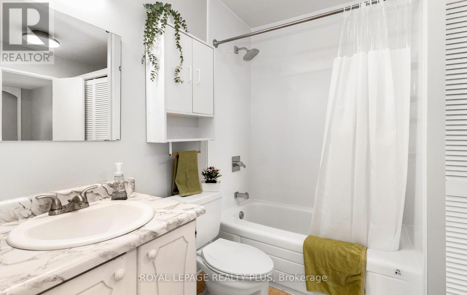 301 - 3025 The Credit Woodlands, Mississauga (Erindale), Ontario  L5C 2V3 - Photo 12 - W12465214