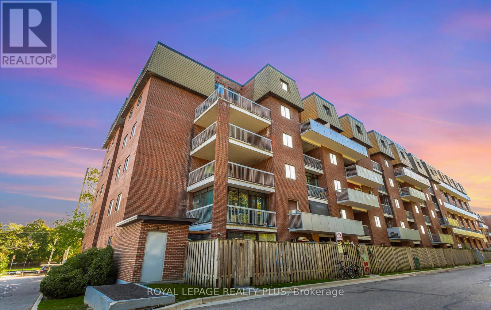 301 - 3025 The Credit Woodlands, Mississauga (Erindale), Ontario  L5C 2V3 - Photo 2 - W12465214