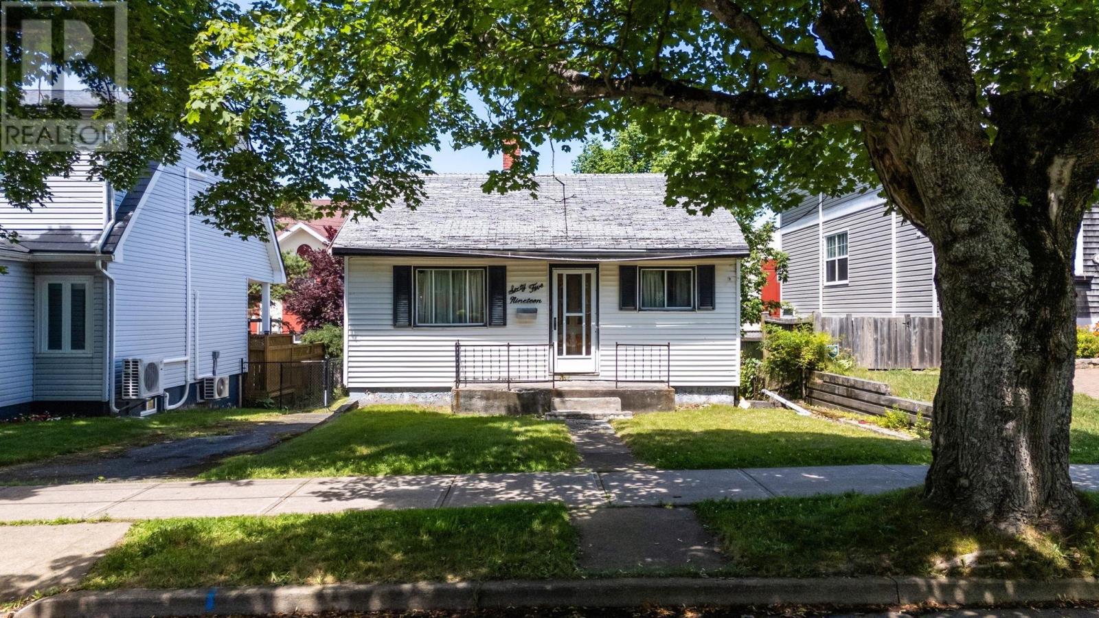 6519 Chester Avenue, Halifax, Nova Scotia  B3L 2P5 - Photo 1 - 202517663