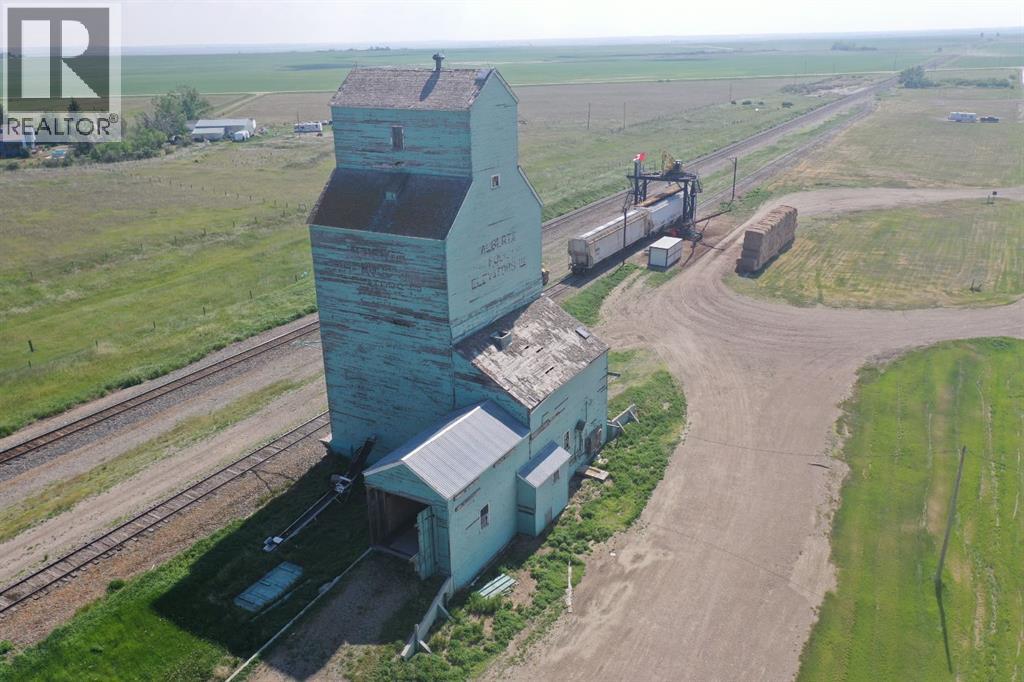 849-915 Railway Ave, Brant, Alberta  T0L 0L0 - Photo 2 - A2263660