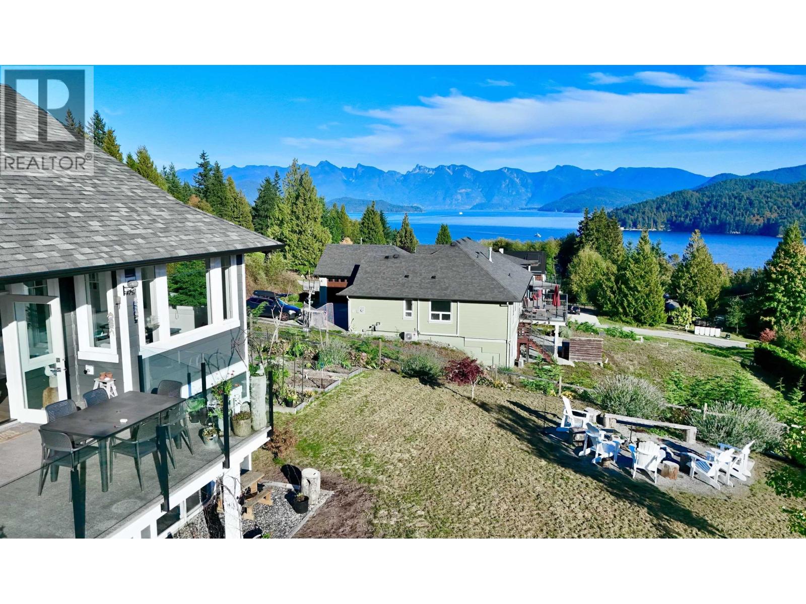 605 Woodland Avenue, Gibsons, British Columbia  V0N 1V1 - Photo 3 - R2976018