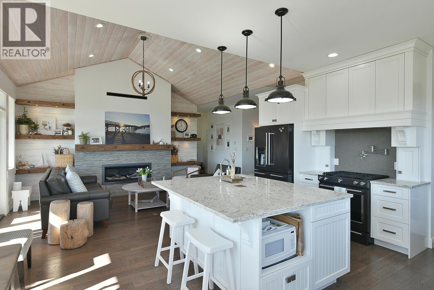 605 Woodland Avenue, Gibsons, British Columbia  V0N 1V1 - Photo 11 - R2976018