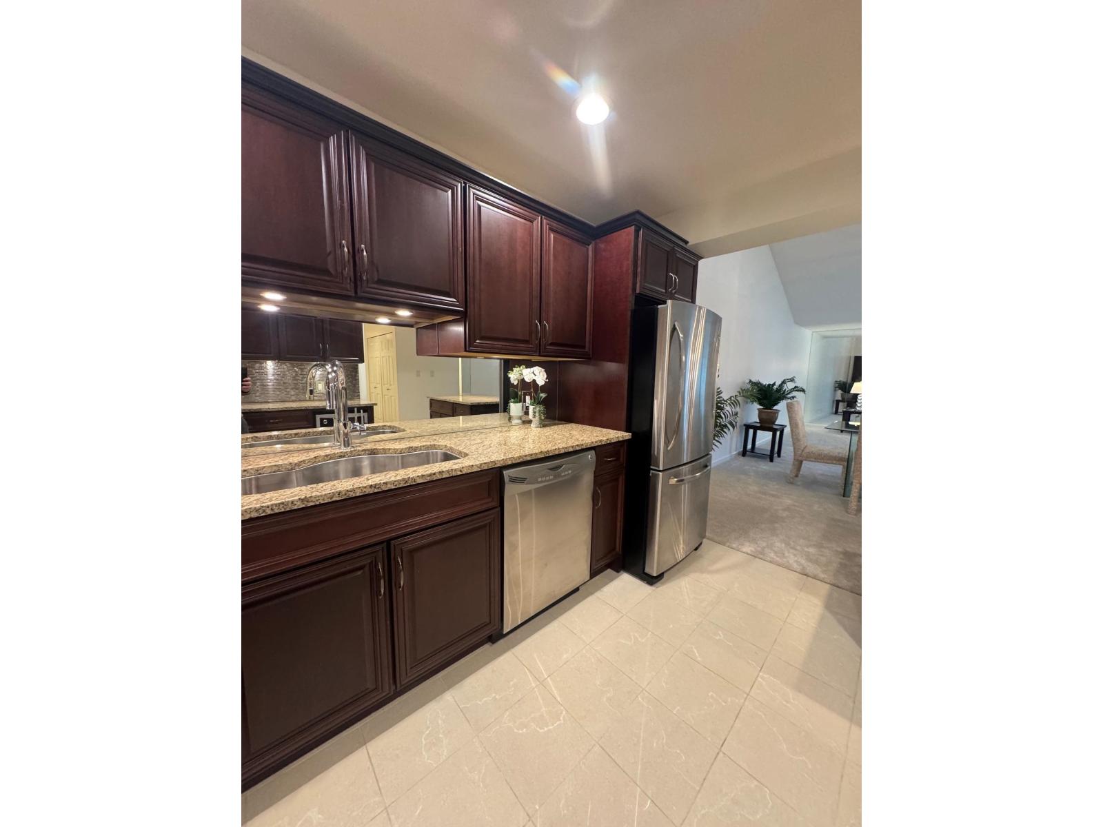 303 15255 18 Avenue, Surrey, British Columbia  V4A 1W9 - Photo 5 - R3046455