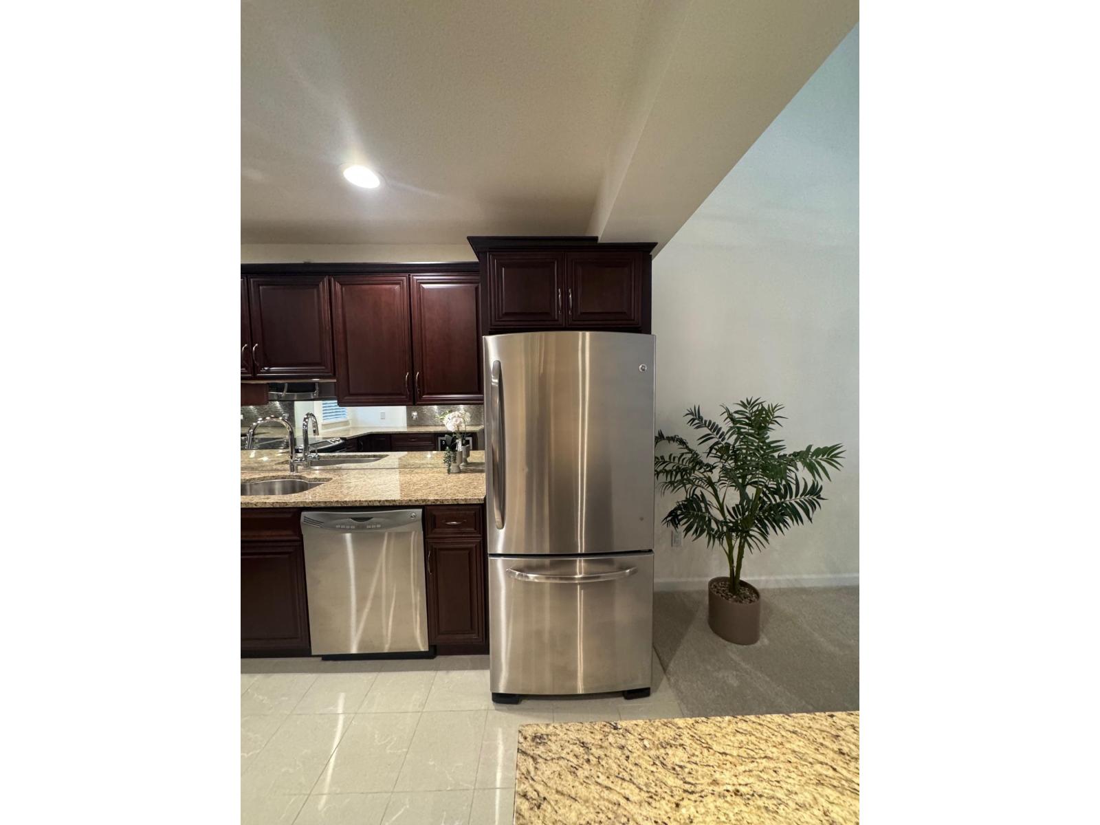303 15255 18 Avenue, Surrey, British Columbia  V4A 1W9 - Photo 6 - R3046455