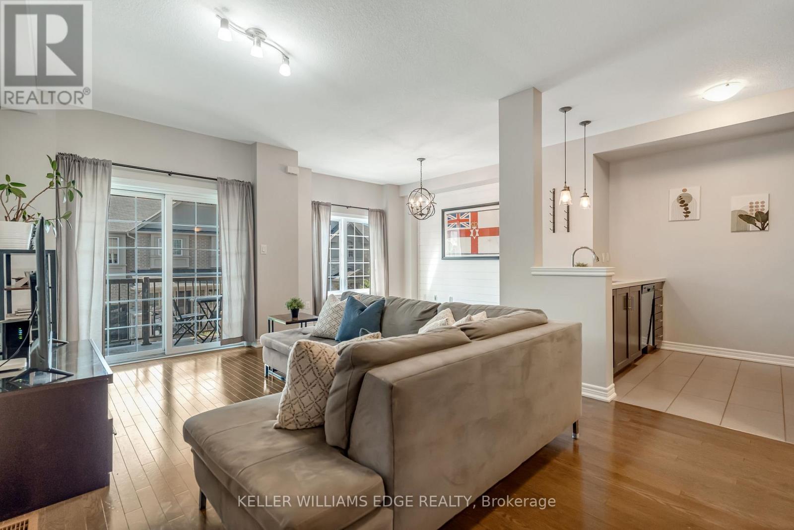 27 - 215 Dundas Street E, Hamilton, Ontario  L8B 0X2 - Photo 11 - X12465162
