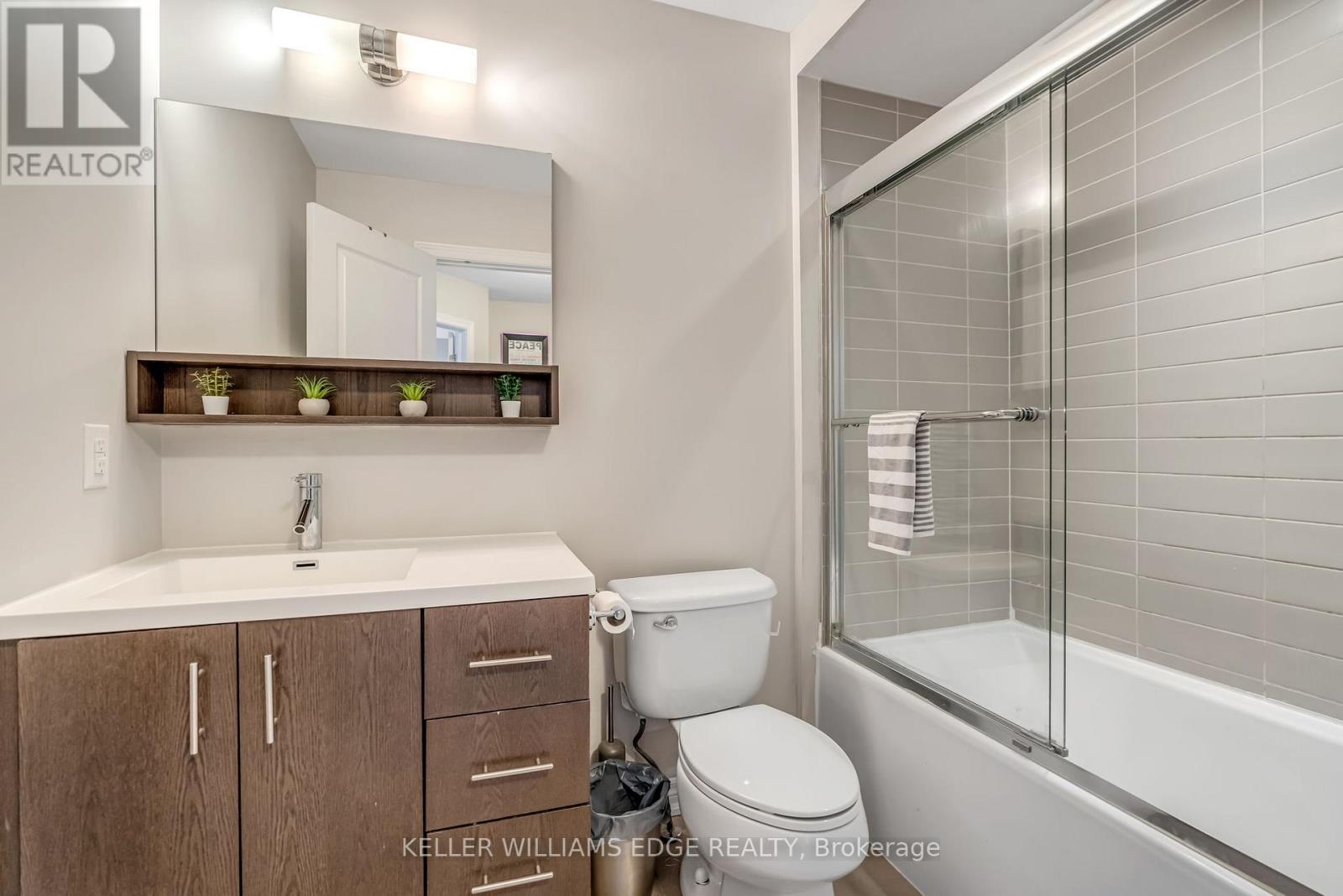 27 - 215 Dundas Street E, Hamilton, Ontario  L8B 0X2 - Photo 13 - X12465162