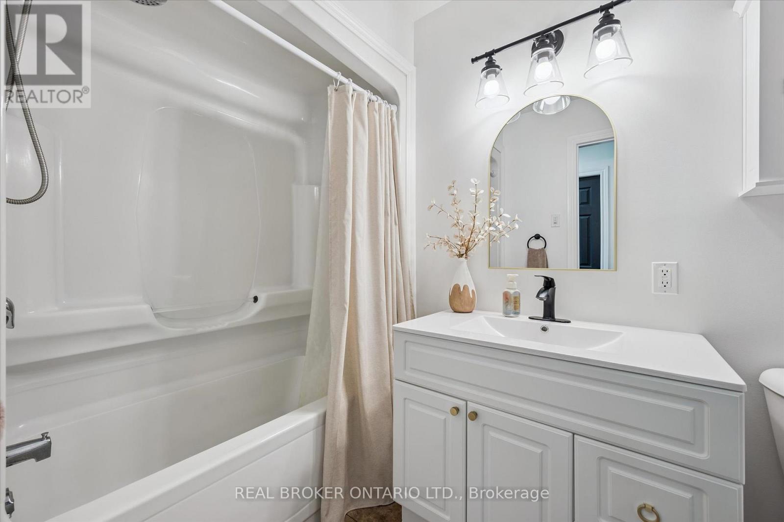 12 Caroline Street, Mapleton, Ontario  N0G 2K0 - Photo 20 - X12465186