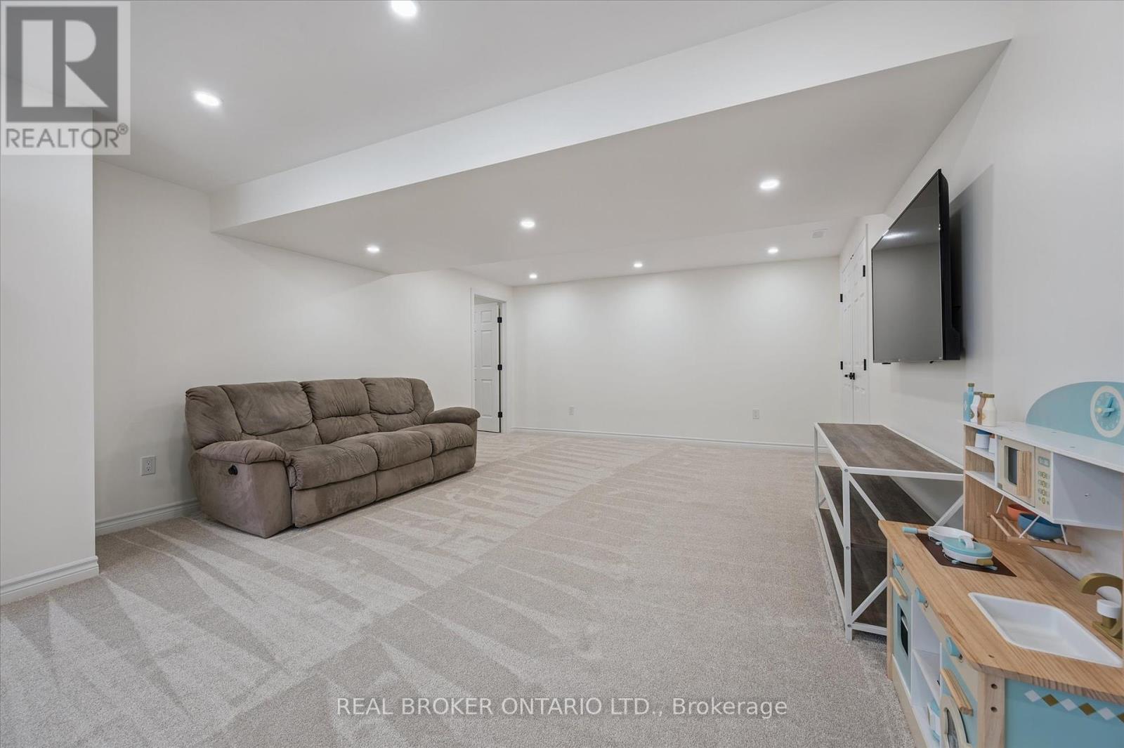12 Caroline Street, Mapleton, Ontario  N0G 2K0 - Photo 25 - X12465186