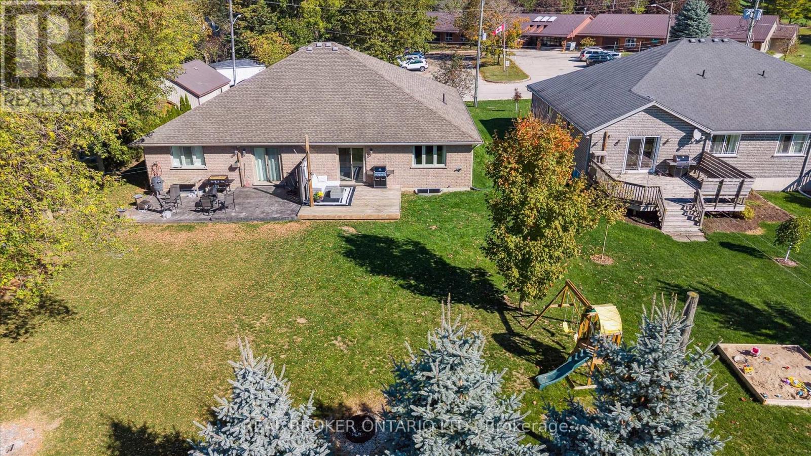 12 Caroline Street, Mapleton, Ontario  N0G 2K0 - Photo 37 - X12465186