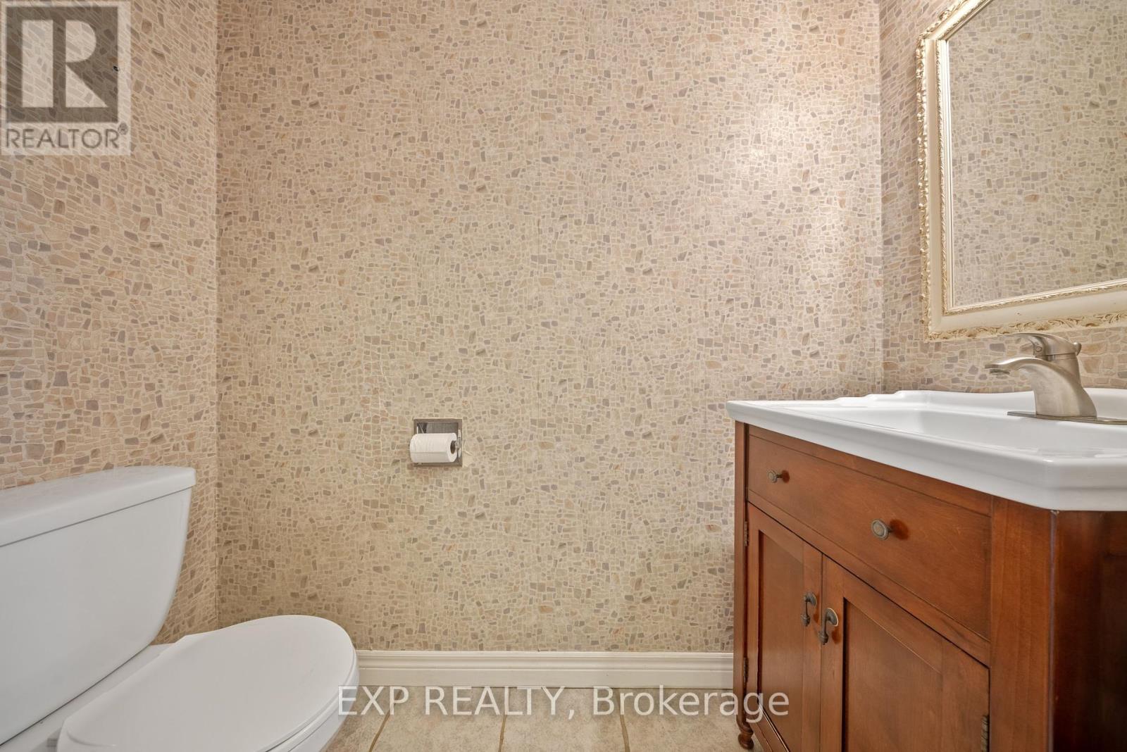 54 Pathfinder Crescent, Kitchener, Ontario  N2P 1S6 - Photo 11 - X12465204