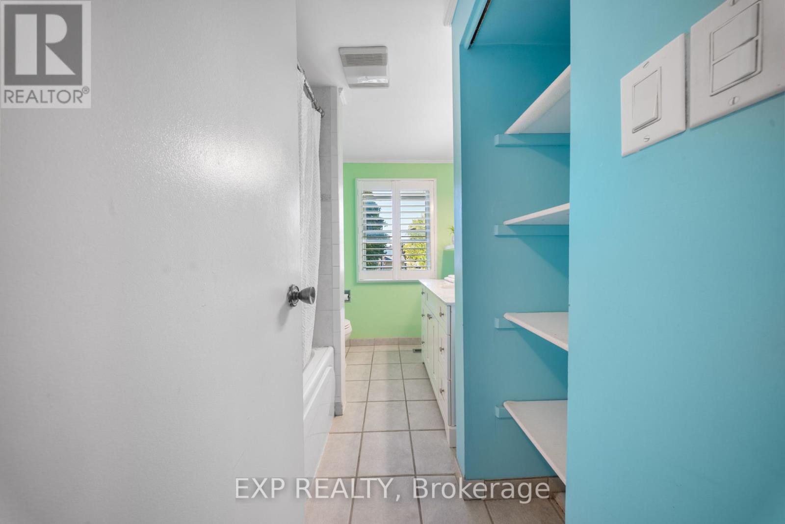 54 Pathfinder Crescent, Kitchener, Ontario  N2P 1S6 - Photo 30 - X12465204