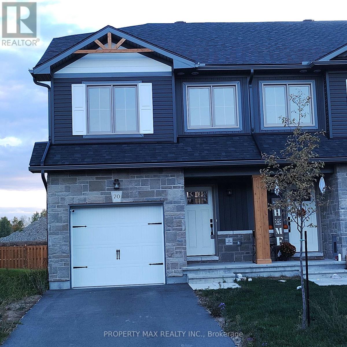 70 Staples Boulevard, Smiths Falls, Ontario  K7A 0A5 - Photo 2 - X12465208