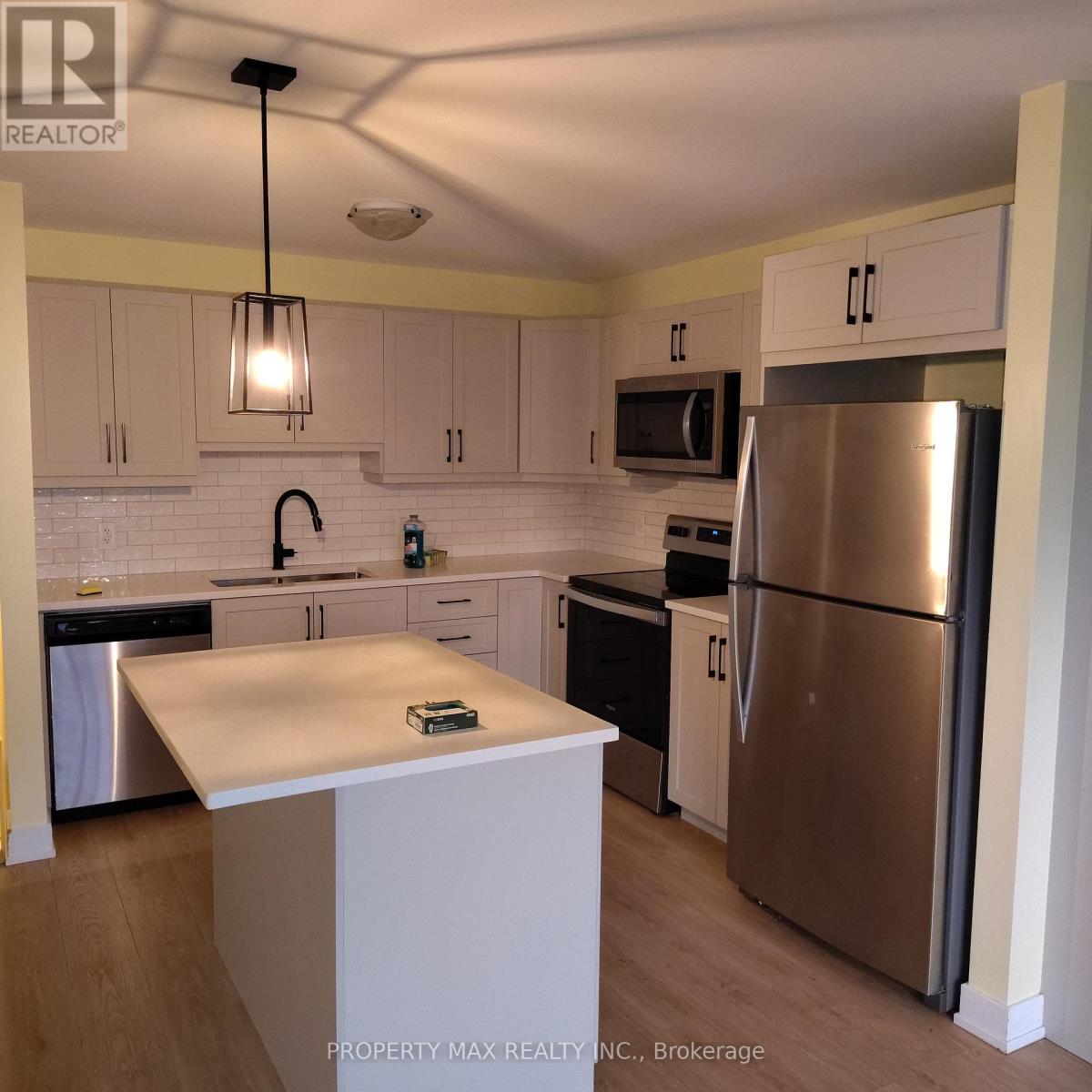 70 Staples Boulevard, Smiths Falls, Ontario  K7A 0A5 - Photo 5 - X12465208