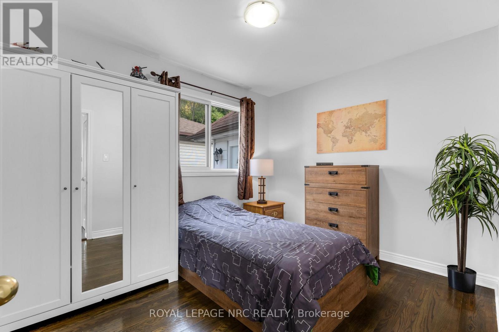 475 East 38th Street, Hamilton, Ontario  L8V 4G7 - Photo 11 - X12465209