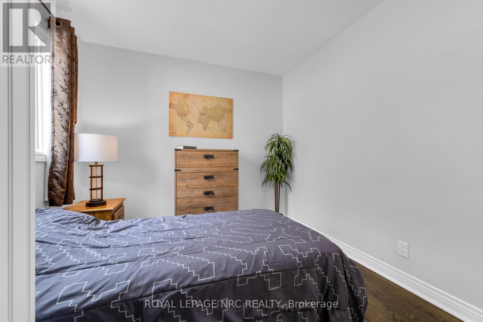 475 East 38th Street, Hamilton, Ontario  L8V 4G7 - Photo 12 - X12465209