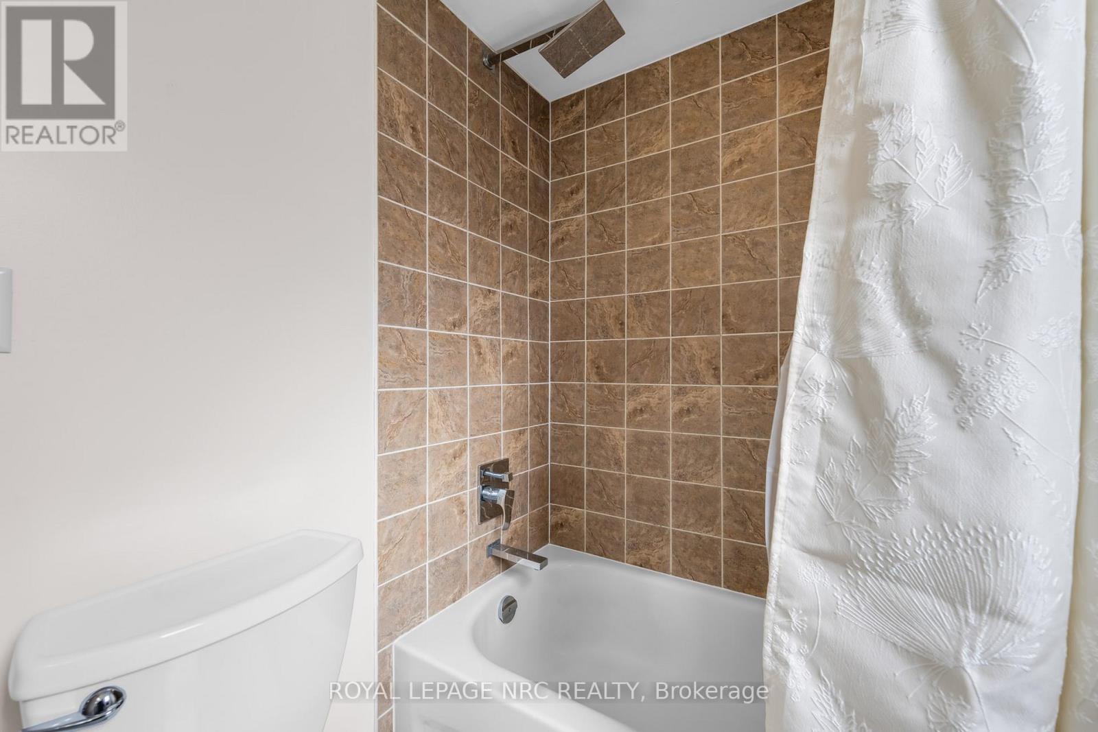 475 East 38th Street, Hamilton, Ontario  L8V 4G7 - Photo 15 - X12465209