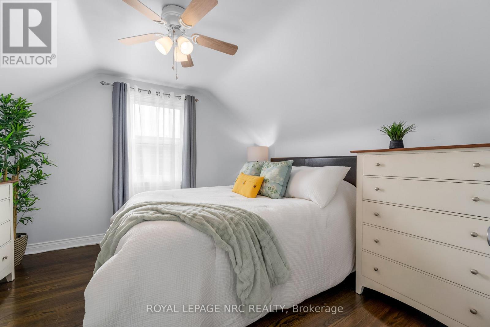 475 East 38th Street, Hamilton, Ontario  L8V 4G7 - Photo 20 - X12465209