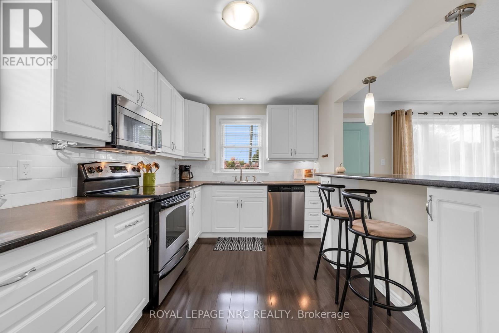 475 East 38th Street, Hamilton, Ontario  L8V 4G7 - Photo 8 - X12465209