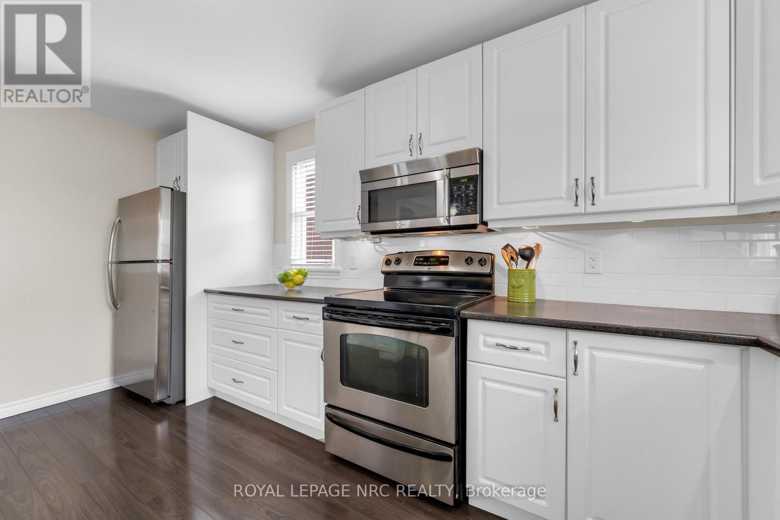 475 East 38th Street, Hamilton, Ontario  L8V 4G7 - Photo 9 - X12465209