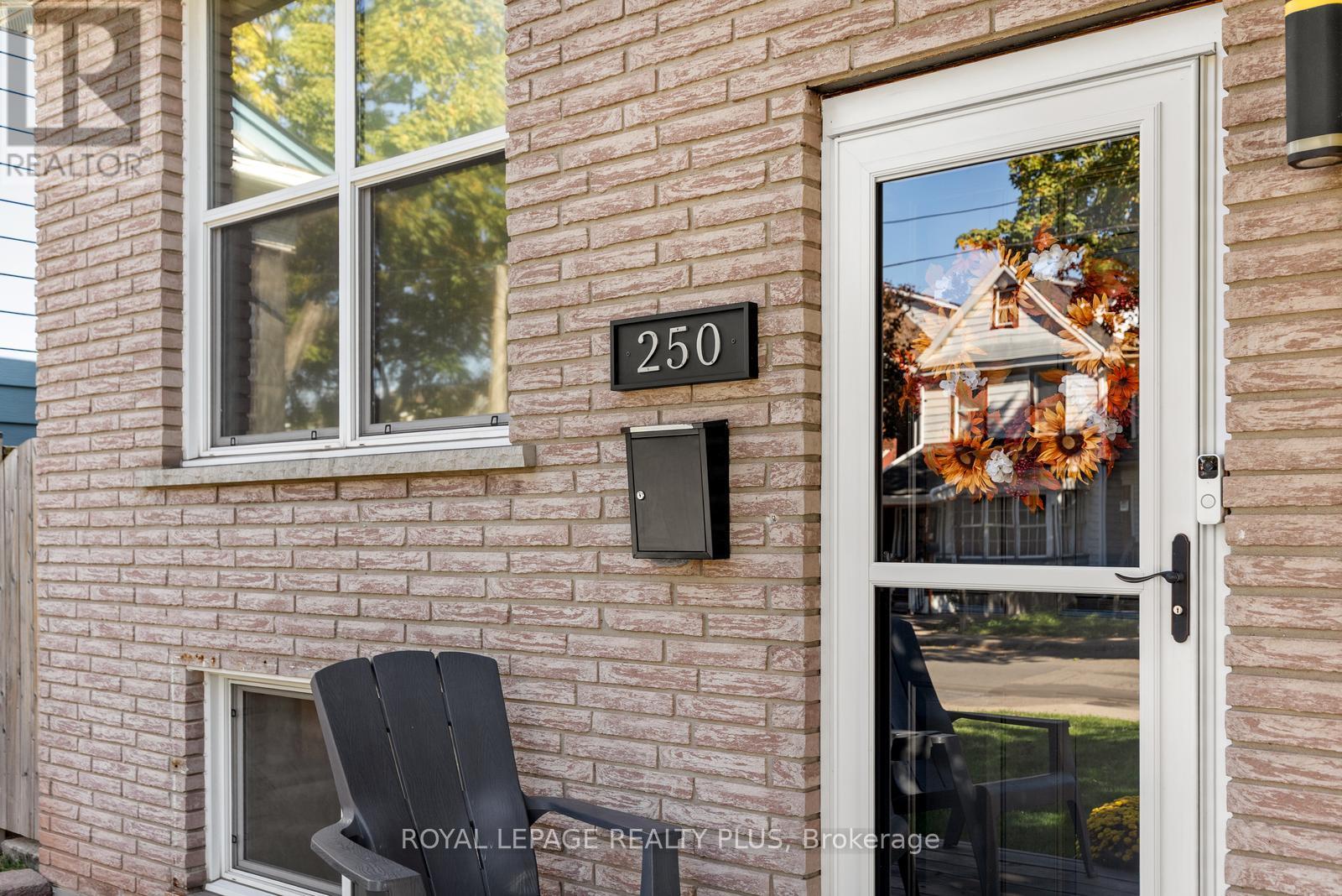 250 Balmoral Avenue N, Hamilton (Crown Point), Ontario  L8L 7S4 - Photo 2 - X12465224