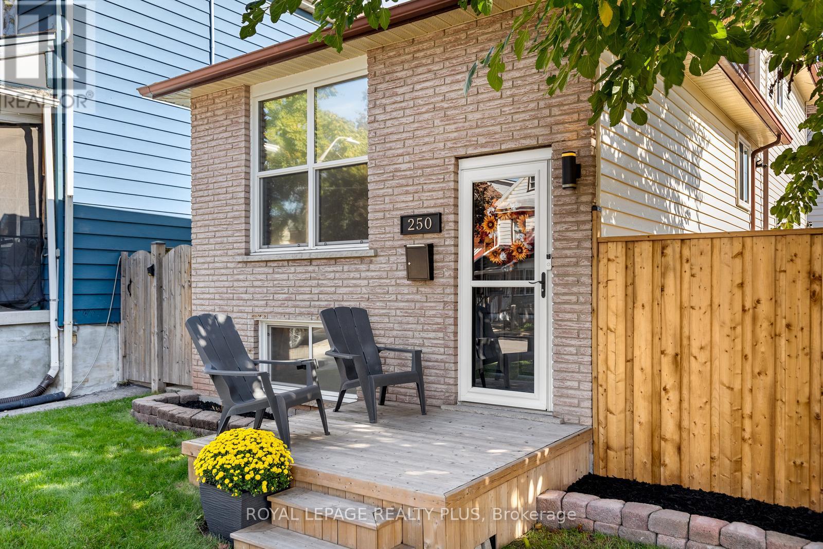 250 Balmoral Avenue N, Hamilton (Crown Point), Ontario  L8L 7S4 - Photo 3 - X12465224