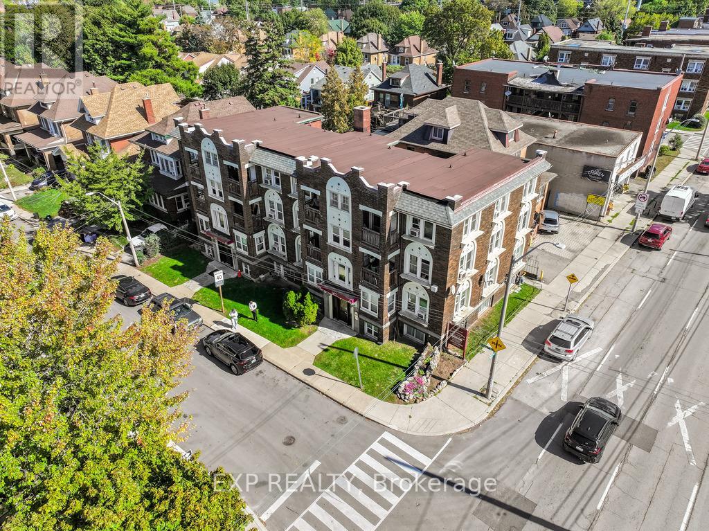 109 Balsam Avenue S, Hamilton, Ontario  L8M 3B2 - Photo 2 - X12465229