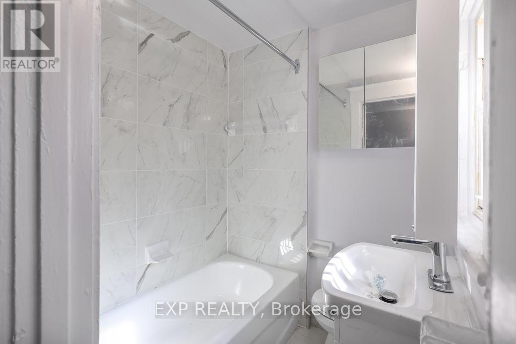 109 Balsam Avenue S, Hamilton (Stipley), Ontario  L8M 3B2 - Photo 8 - X12465229