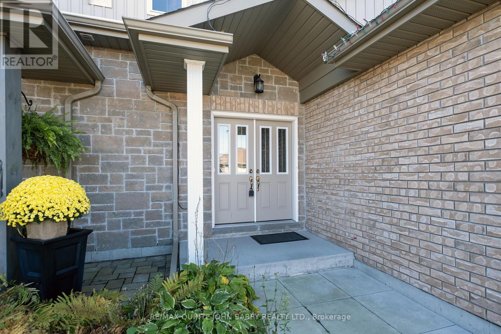 79 Cortland Crescent, Quinte West, Ontario  K8V 0E9 - Photo 2 - X12132816