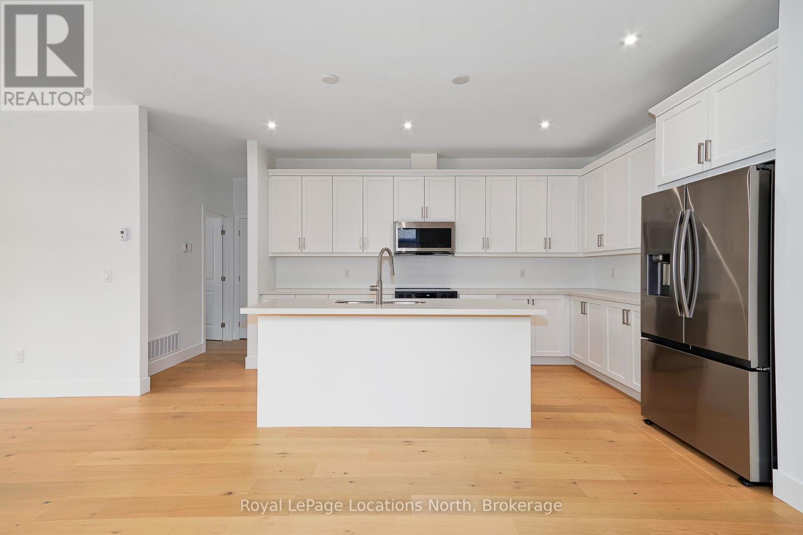 64 52nd Street S, Wasaga Beach, Ontario  L9Z 1W8 - Photo 13 - S12465530