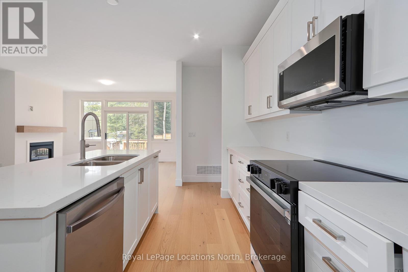 64 52nd Street S, Wasaga Beach, Ontario  L9Z 1W8 - Photo 16 - S12465530