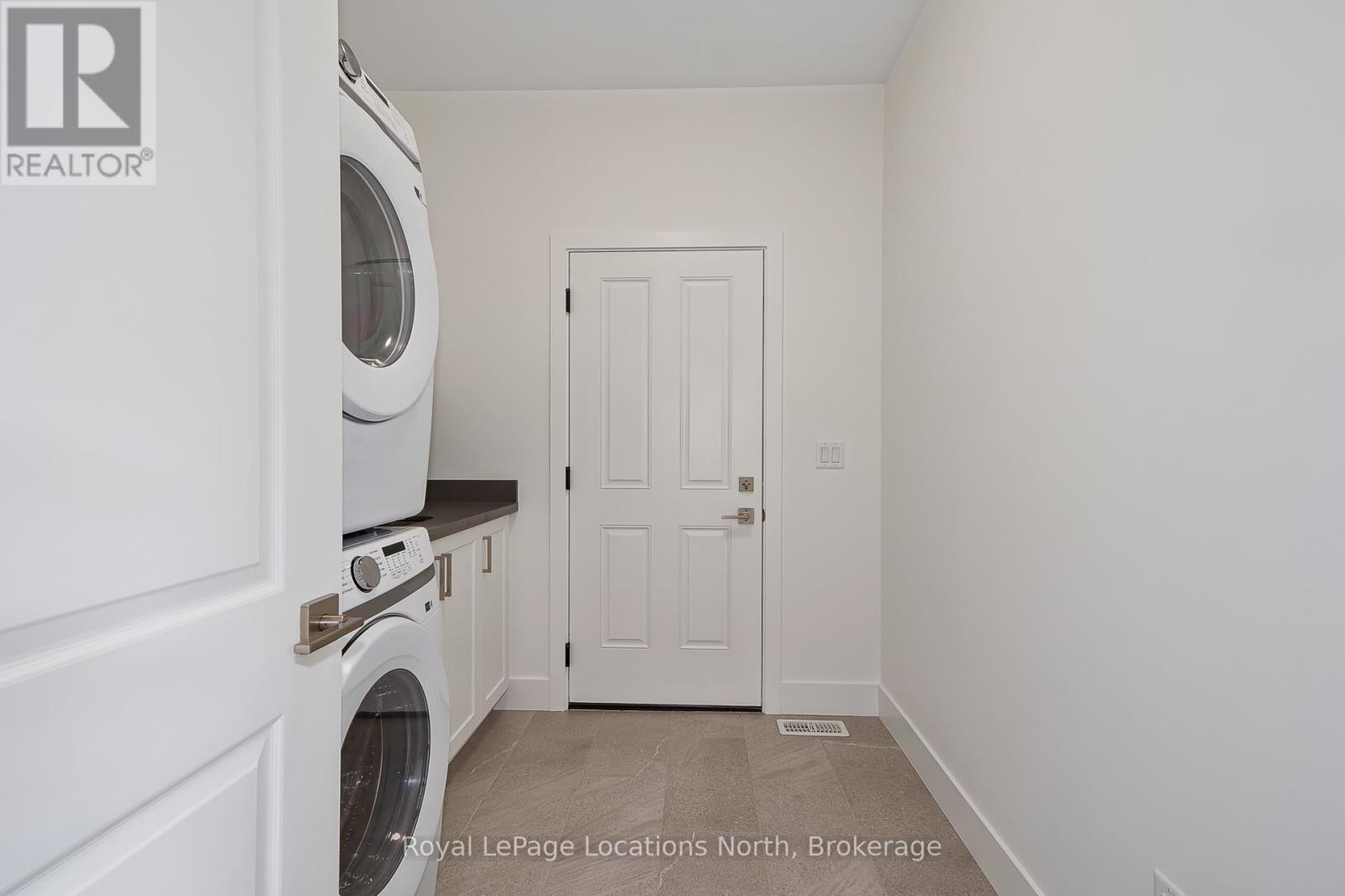 64 52nd Street S, Wasaga Beach, Ontario  L9Z 1W8 - Photo 24 - S12465530