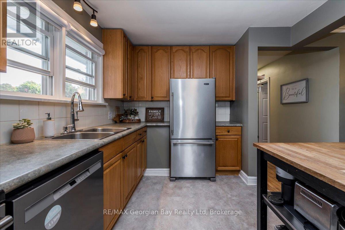 327 Scott Street, Midland, Ontario  L4R 2M9 - Photo 11 - S12465578