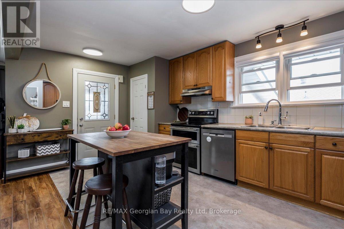 327 Scott Street, Midland, Ontario  L4R 2M9 - Photo 8 - S12465578