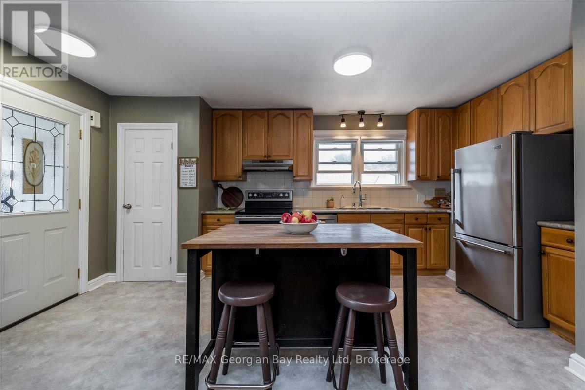 327 Scott Street, Midland, Ontario  L4R 2M9 - Photo 9 - S12465578