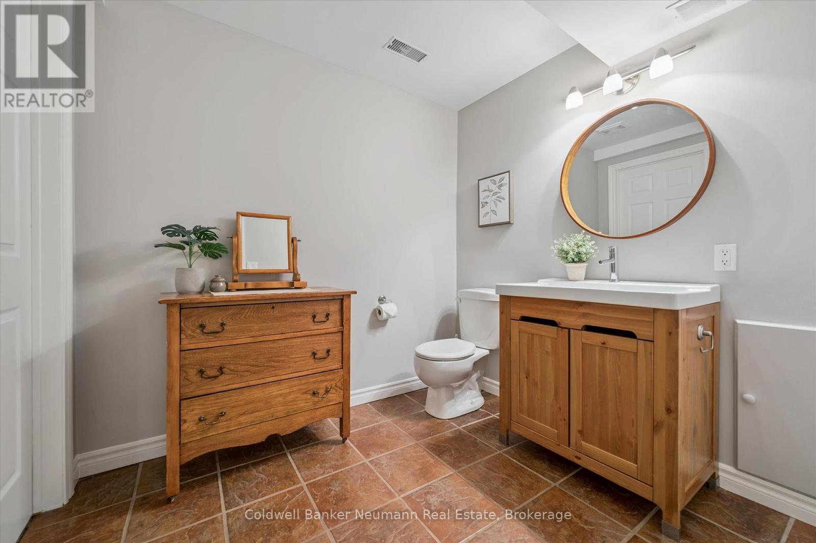638 Holman Crescent, Centre Wellington, Ontario  N1M 3M1 - Photo 31 - X12465542