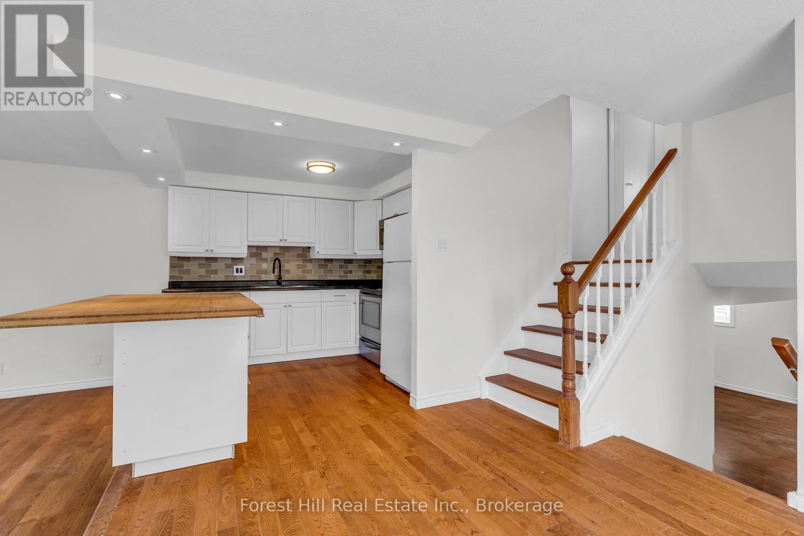 15 Homestead Place, Kitchener, Ontario  N2N 1Z1 - Photo 11 - X12465587